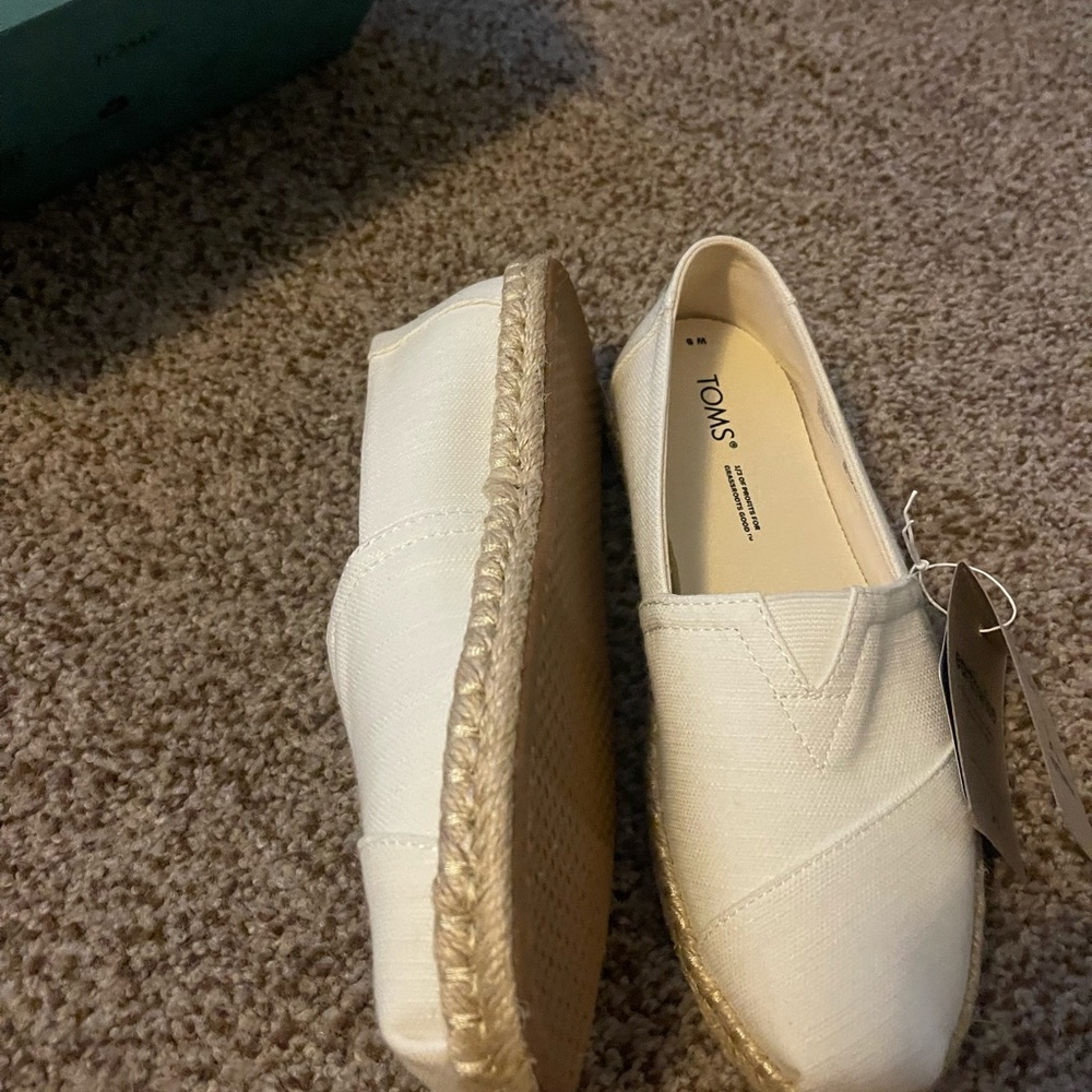NWT Toms - Picture 3 of 5